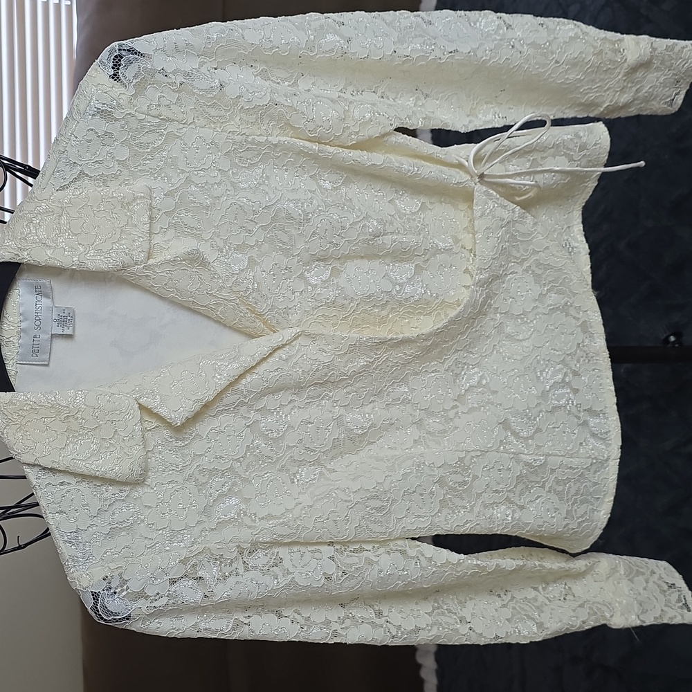 Petite Sophisticate Cream Lace Wrap Blouse Womens Size 0 (Elena #8)